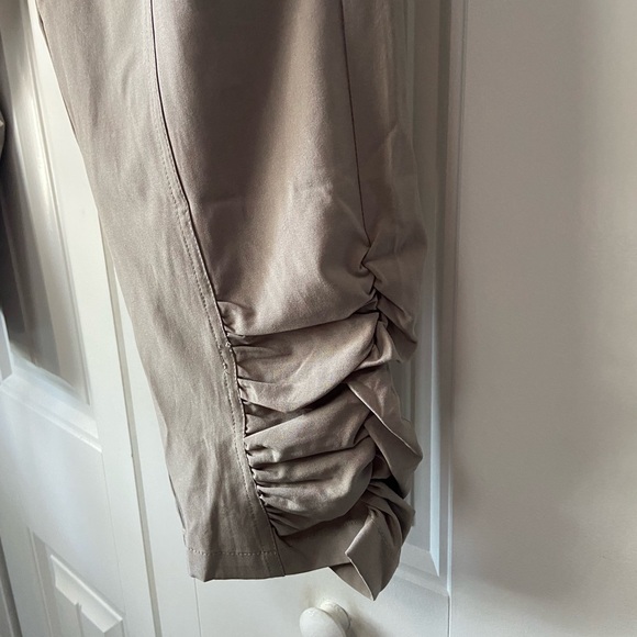 Small Women’s Capri Pants Taupe - Picture 5 of 5